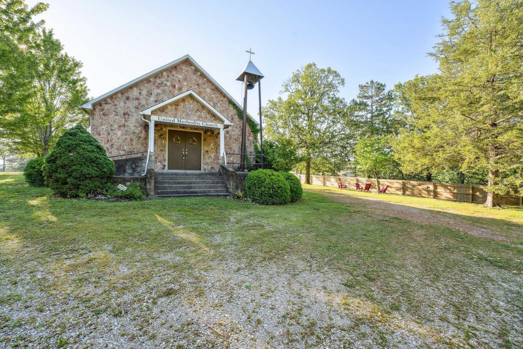 Old Church Retreat With Fire Pit And Air Hockey! Omaha Bagian luar foto
